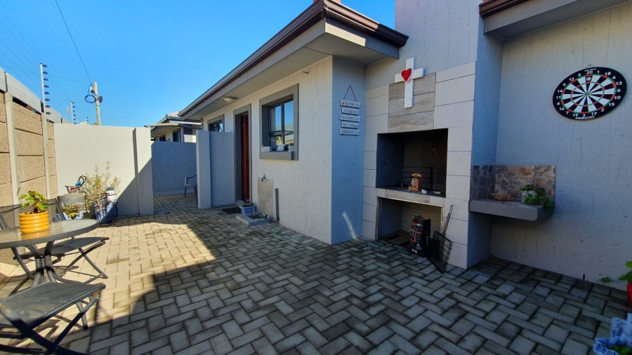 2 Bedroom Property for Sale in Dana Bay Western Cape